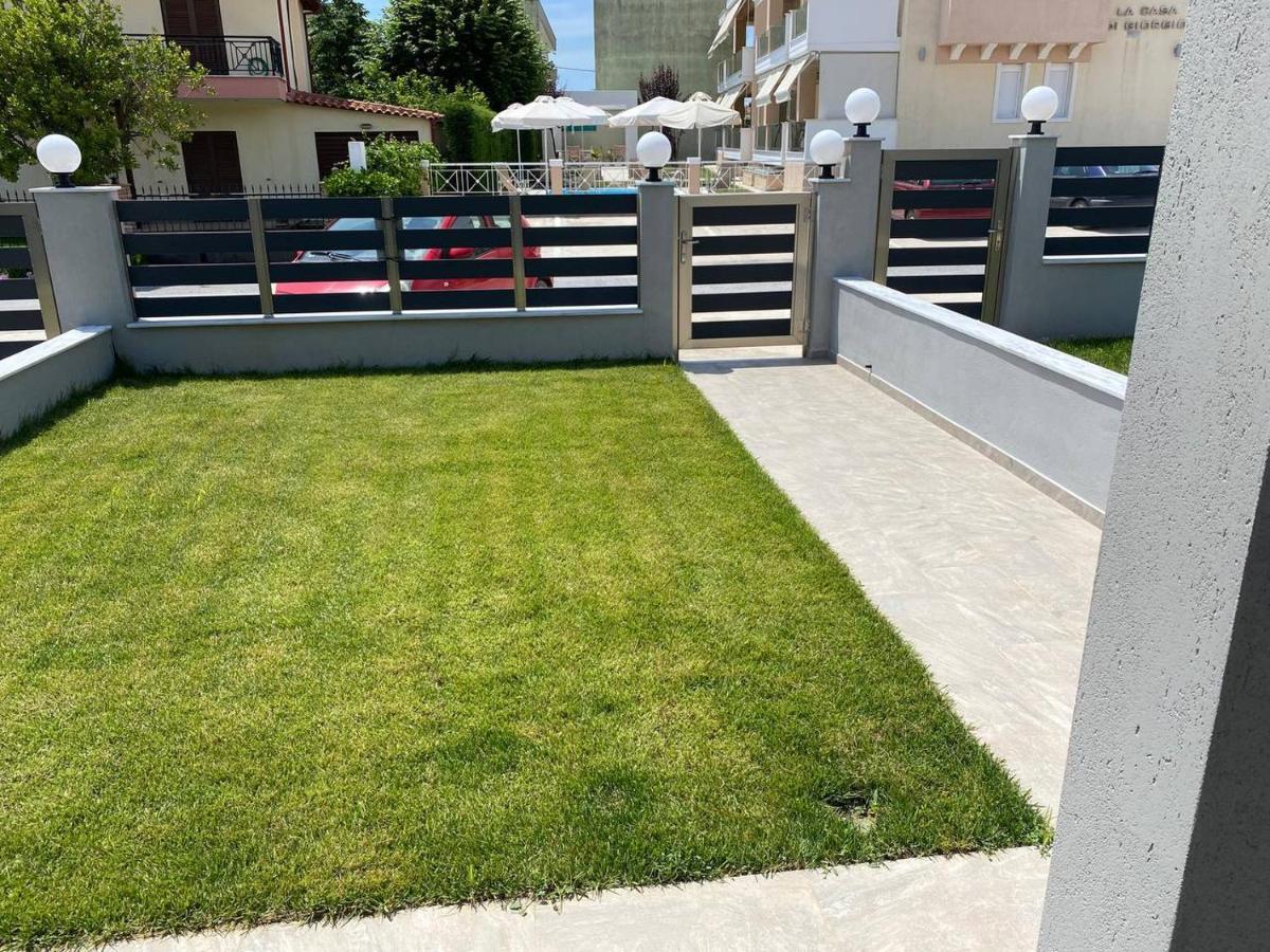 Lili Houses In Nikiti 350M From The Beach Exterior photo
